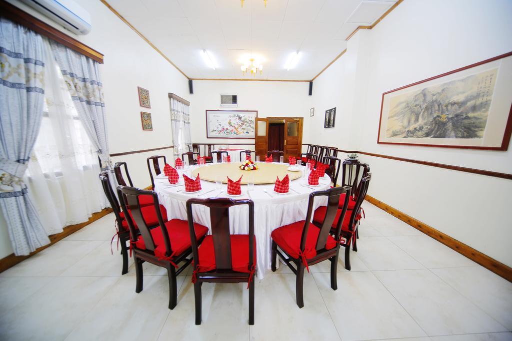 Shangri-La Hotel Uganda Kampala Esterno foto